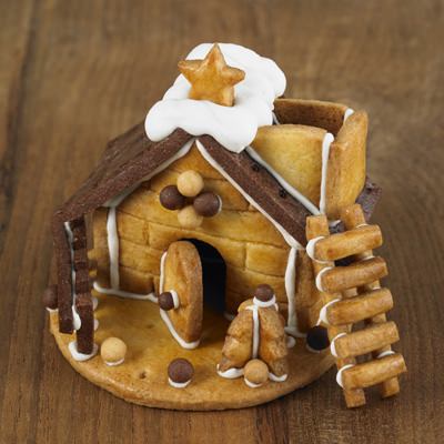 ↑ 自分でつくる 小さなクリスマスヘクセンハウス。