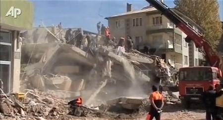 ↑ トルコ地震の現状を伝える、公式報道映像。