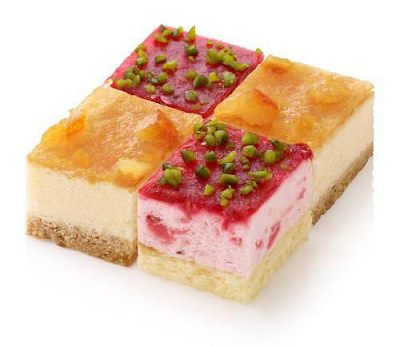 ↑ フローズンキューブケーキ「イチゴ＆ベイクドチーズ」