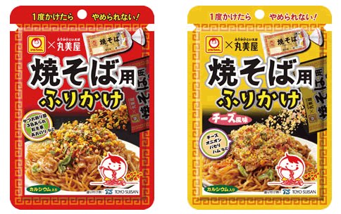 ↑ 「マルちゃん 焼そば用ふりかけ」(左)と「同 焼そば用ふりかけ チーズ風味」(右)