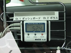 車内温度52.4度