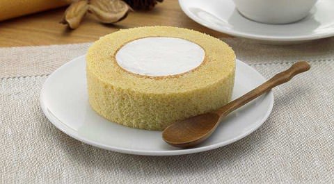 ↑ プレミアムブランのロールケーキ(小麦ふすま使用)