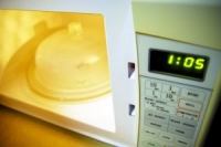 電子レンジで加熱中