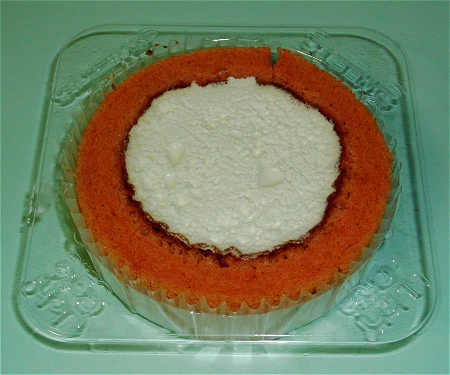 ↑ プレミアム苺(いちご)とレアチーズのロールケーキ