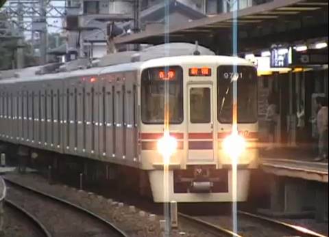 ↑ 京王線9000系の映像。