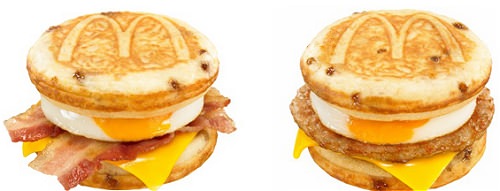 ↑ マックグリドル ベーコン＆エッグ・チーズ(左)とマックグリドル ソーセージ＆エッグ・チーズ(右)