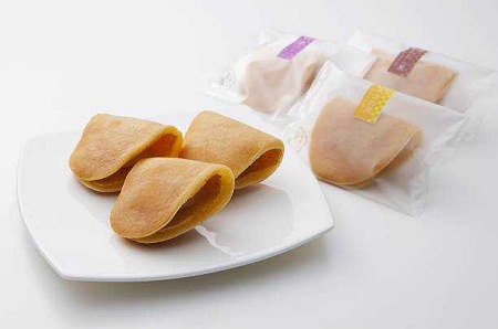 ↑ マカロン風どら焼 どらロン(上)とワッフル風どら焼 どっフル(下)