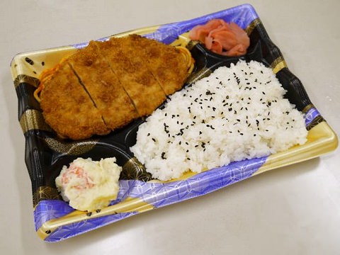 ↑ 特盛チキンカツ弁当