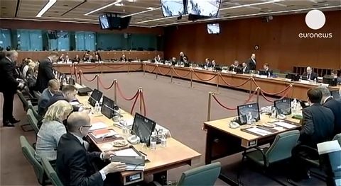 ↑ キプロスの銀行改革を称賛するEU閣僚たちのニュース。今回の支援の前提だっただけに、当然との話も。