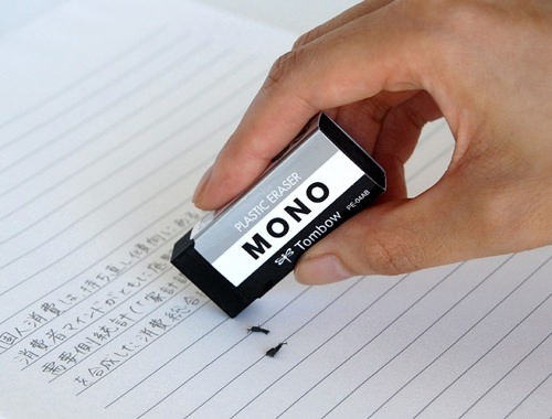 ↑ ブラックタイプのMONO消しゴム「モノPE04ブラック」
