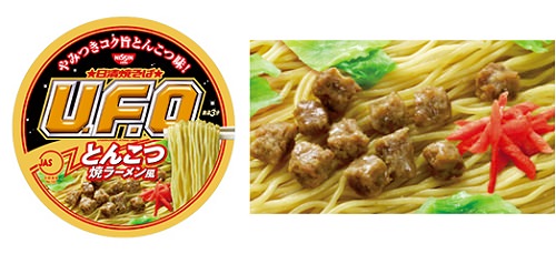 ↑ 日清焼そばU.F.O. とんこつ焼そばパッケージ(左)と中身(イメージ)(右)