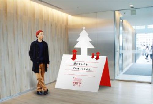 ↑ 各フロアに設置されるオブジェ(一例)。これはクリスマスカード型の大型オブジェ