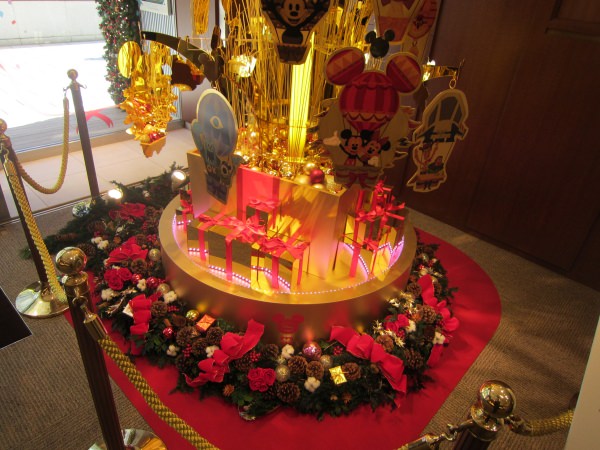 ↑ ディズニー ゴールドクリスマスツリー2013