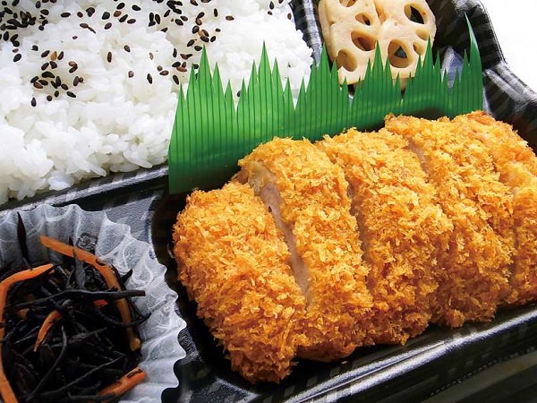 ↑ 揚げないチキンカツ弁当