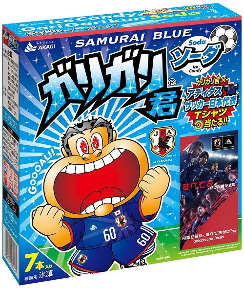 ↑ 箱入り版ガリガリ君ソーダ SAMURAI BLUE。Tシャツキャンペーンはこのパッケージでのみ実施