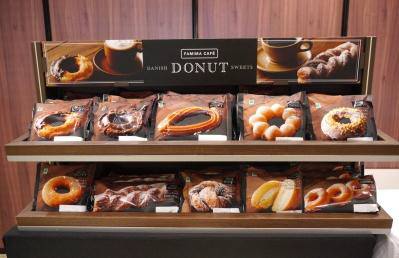 ↑ FAMIMA CAFEDONUTS専用の販売ケース