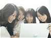 求人サイトを見る女性イメージ