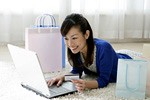ネットショップでカードにて買い物イメージ