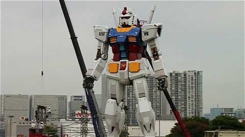 数多く投稿されている「ガンダム立像」動画の中でも、とりわけ再生回数の多いもの。