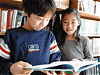 図書館を利用する小学生イメージ