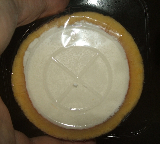 プレミアムロールケーキを上と下から眺めてみる