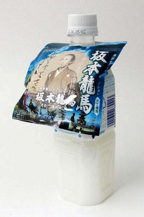 ↑ 対象飲料1本につきフィギュア1個がついてくる