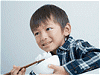 食事をする子供イメージ