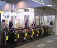電子マネーで支払いな改札