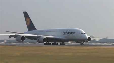 ↑ ルフトハンザドイツ航空で活躍中のA380。