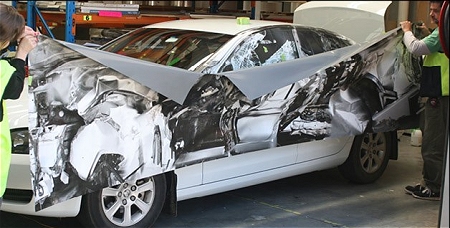 ↑ 事故車両の写真をコーティング