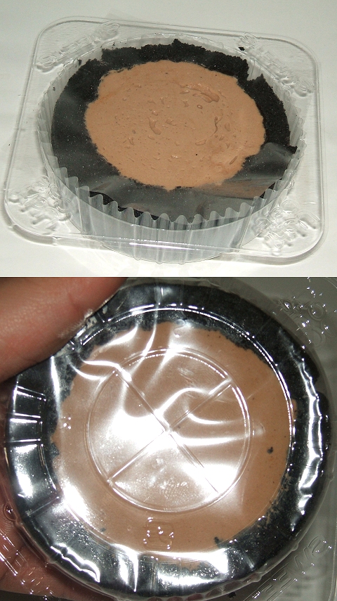 「プレミアムチョコロール ケーキ」を上と下から眺めてみる