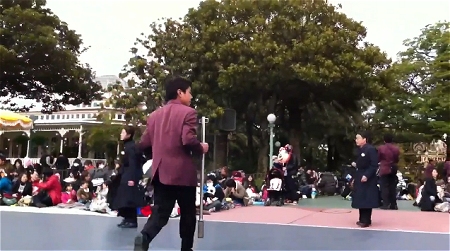 ↑ 地震発生時のディズニーランドを撮影した動画。