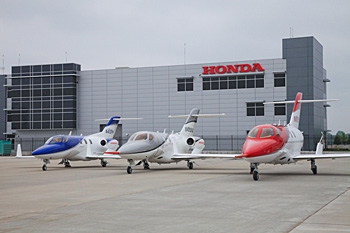 ↑ HondaJet(左から順にコンセプト実証機、量産型初号機、量産型3号機)