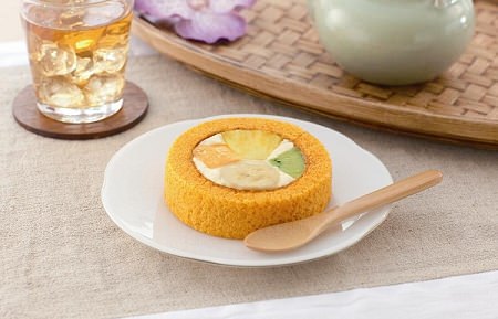 ↑ プレミアムトロピカルフルーツのロールケーキ