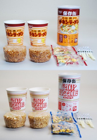 ↑ 「チキンラーメン保存缶」(上)と「カップヌードル保存缶」(下)