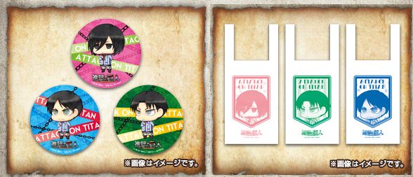 ↑ 装飾店舗限定企画商品。左は「からあげクン(各種)」購入で先着プレゼントのコースター(羽田空港第二ターミナル駅ではおにぎり各種もしくは中華まん各種2個以上で)、右は進撃の巨人関連商品を購入者に先着でプレゼントされるオリジナルレジ袋