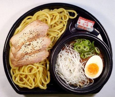 ↑ 俺のつけ麺(豚骨黒マー油)